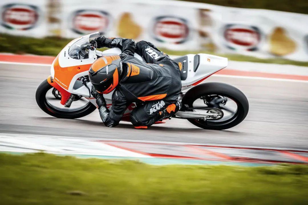 點(diǎn)擊進(jìn)入看圖評(píng)論