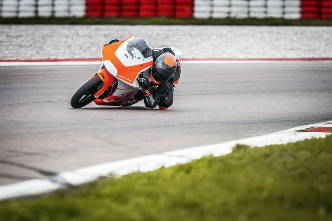 點(diǎn)擊進(jìn)入看圖評(píng)論