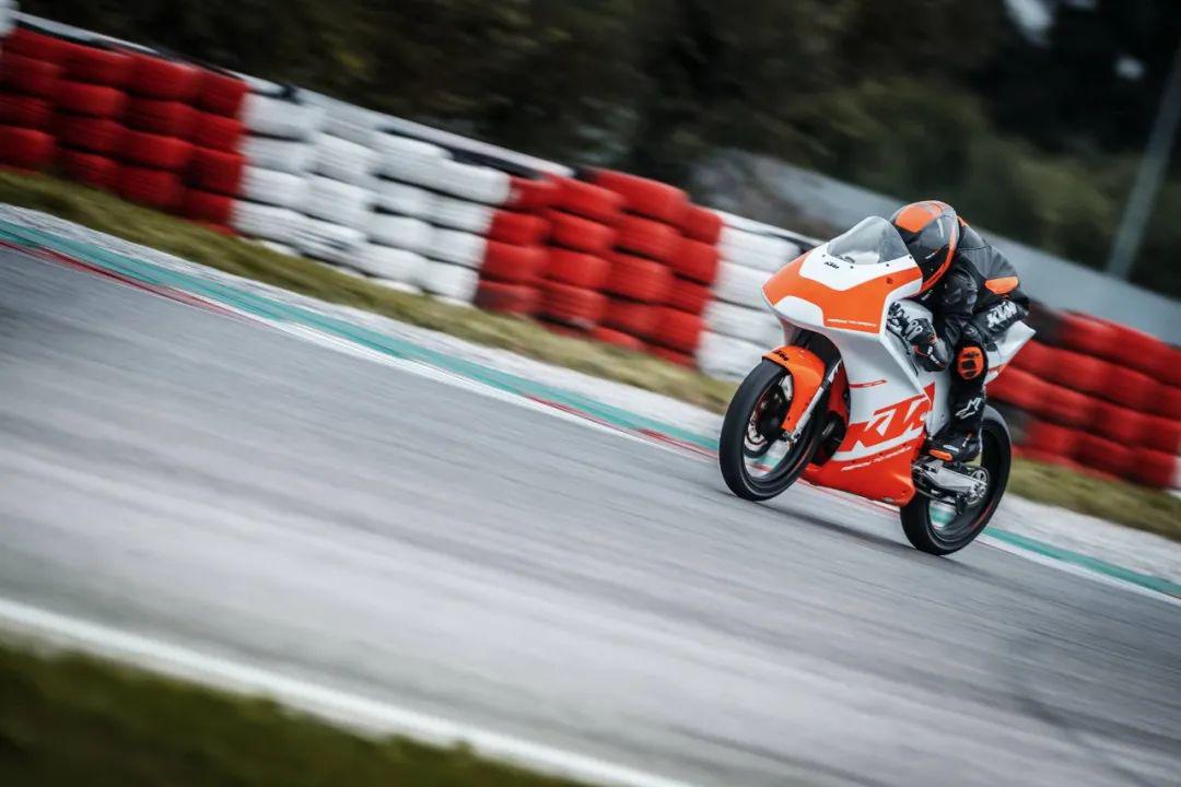 點(diǎn)擊進(jìn)入看圖評(píng)論