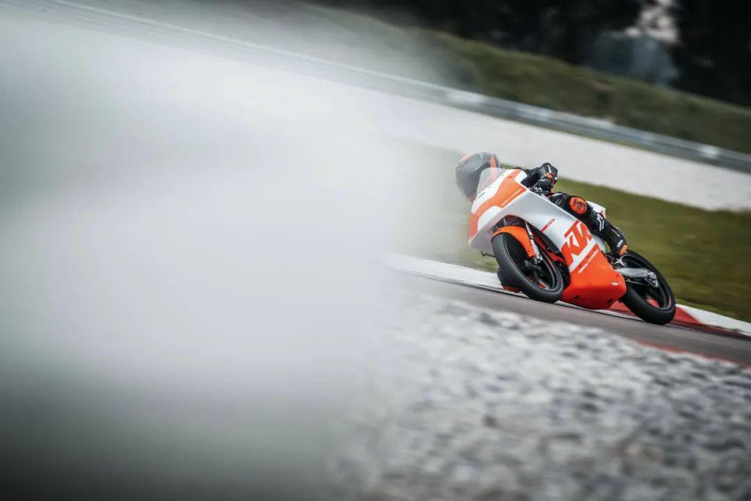 點(diǎn)擊進(jìn)入看圖評(píng)論