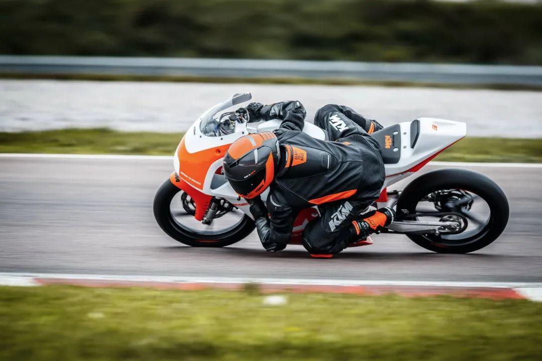 點(diǎn)擊進(jìn)入看圖評(píng)論