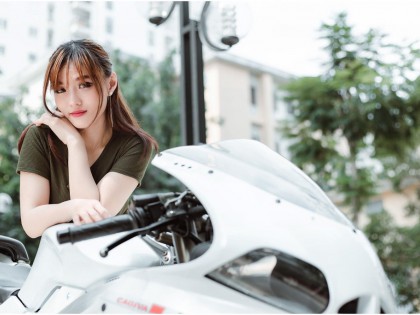 傳奇再現(xiàn)：Cagiva Mito SP525 二沖程跑車與美女的邂逅