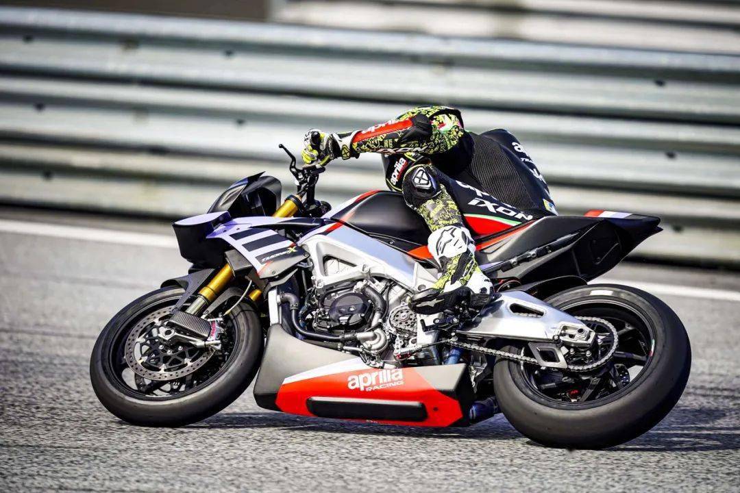 點(diǎn)擊進(jìn)入看圖評(píng)論