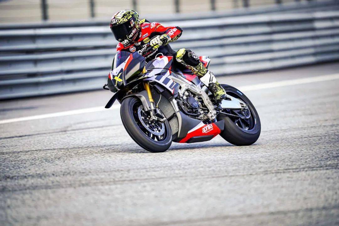 點(diǎn)擊進(jìn)入看圖評(píng)論