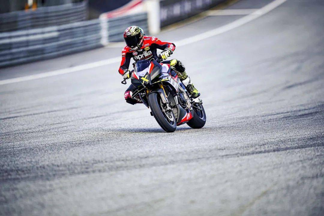 點(diǎn)擊進(jìn)入看圖評(píng)論