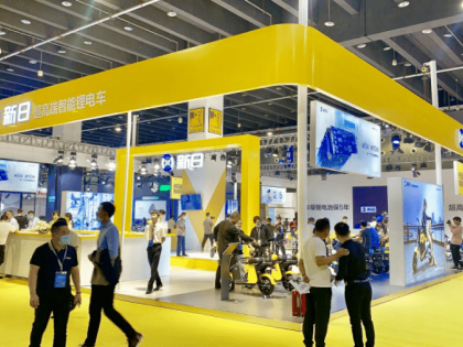 展會(huì)上，這個(gè)品牌展臺(tái)上面展出的鋰電車款太多了！