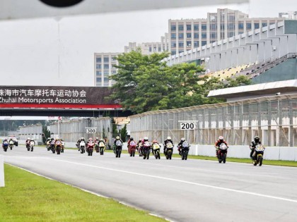 激烈的拼搶、ZIC 摩托車賽