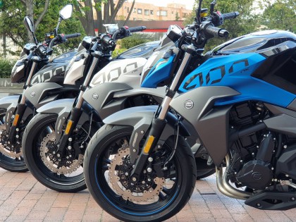 炒冷飯不思進取 春風400NK優(yōu)勢不再 錢江QJ350逆襲成為同級翹楚