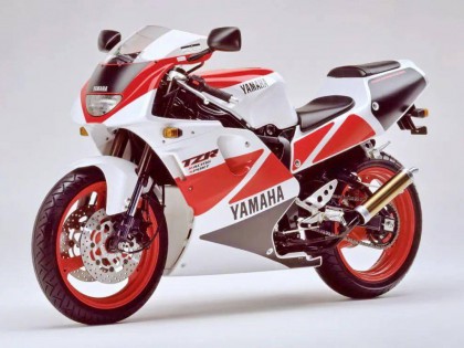 Yamaha 過去的經(jīng)典配色、粉紅的四沖程