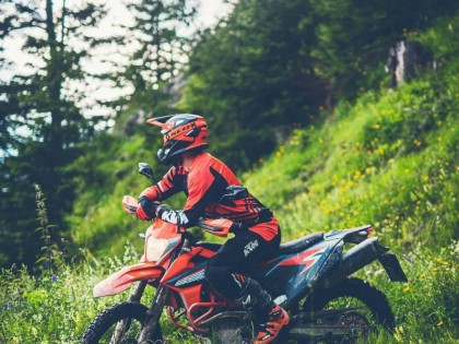 2021' KTM 690 Enduro R 圖集：縱橫曠野