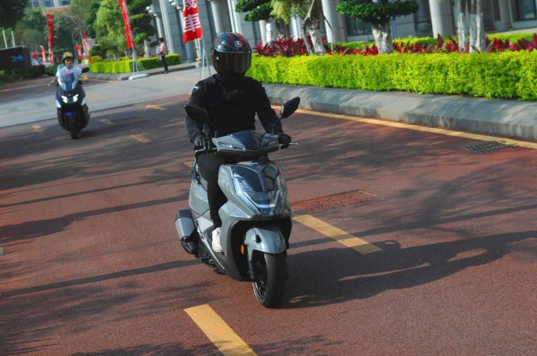 點擊進(jìn)入看圖評論