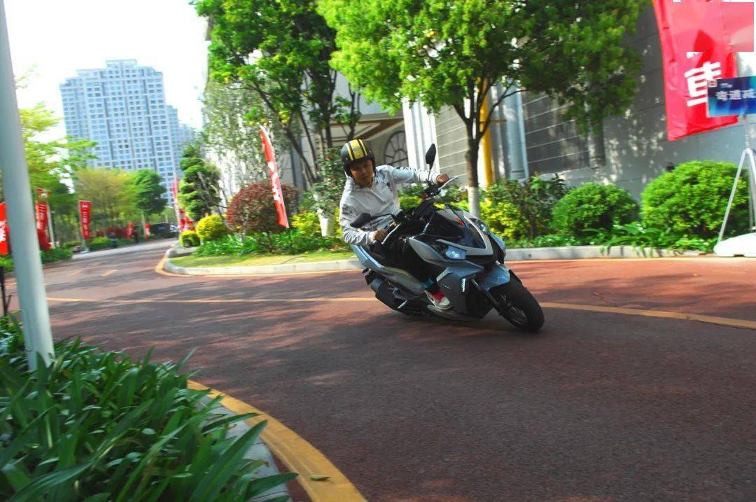 點擊進(jìn)入看圖評論