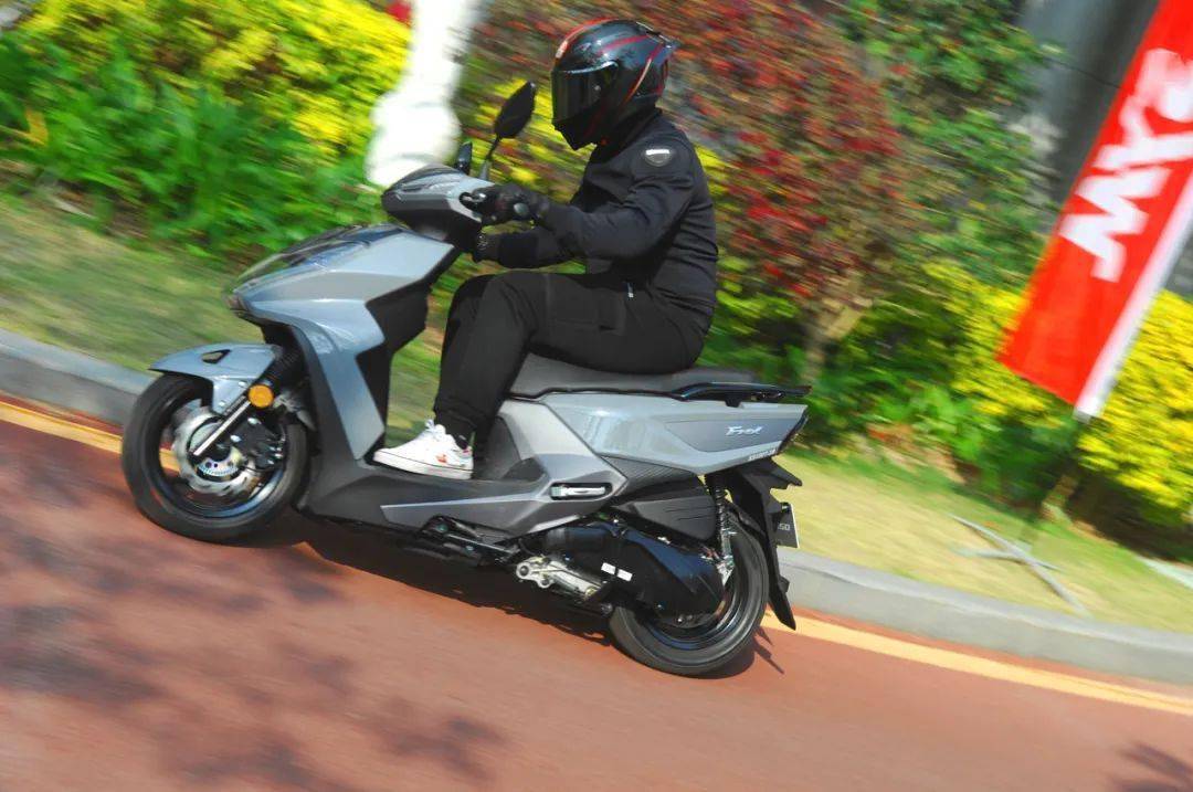 點擊進(jìn)入看圖評論