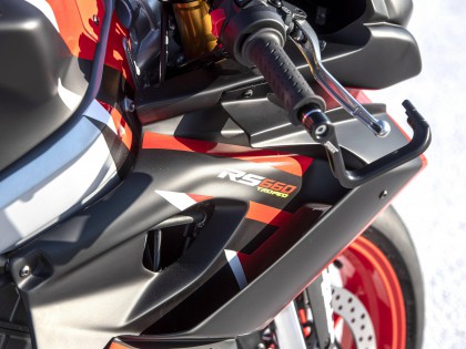 細(xì)節(jié)特寫：阿普利亞 RS660 Trofeo 賽車