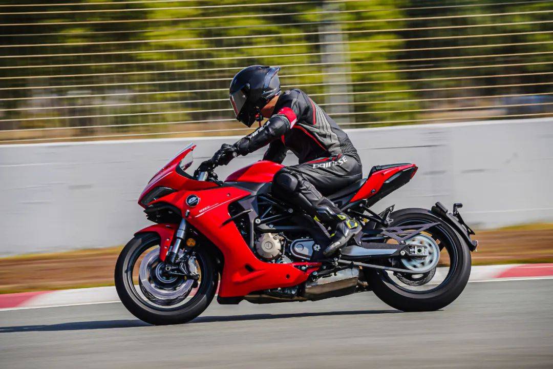 點擊進(jìn)入看圖評論