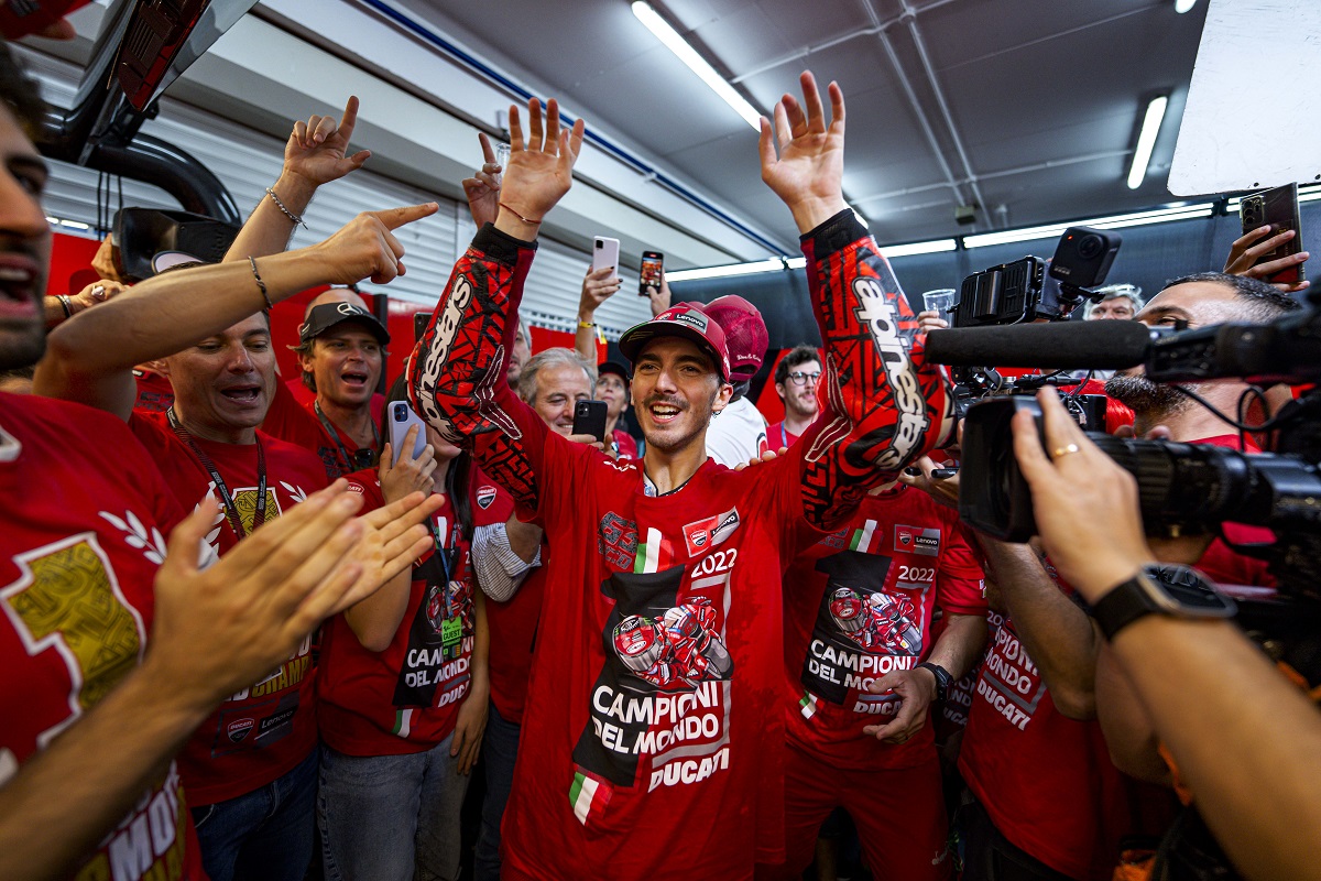 杜卡迪制造商冠軍、杜卡迪聯(lián)想車隊(duì)世界冠軍以及車手世界冠軍