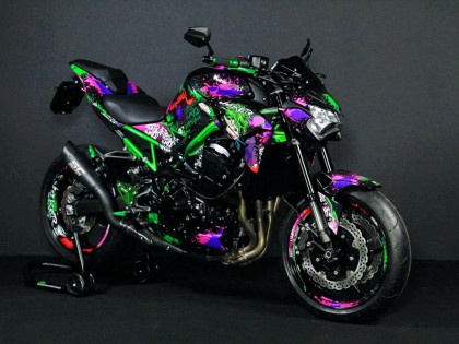摩托改裝：色彩繽紛的 Kawasaki 定制