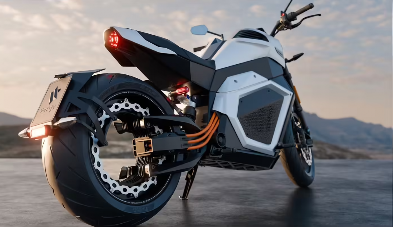 全球首款量產(chǎn)全固態(tài)電池電動摩托車發(fā)布