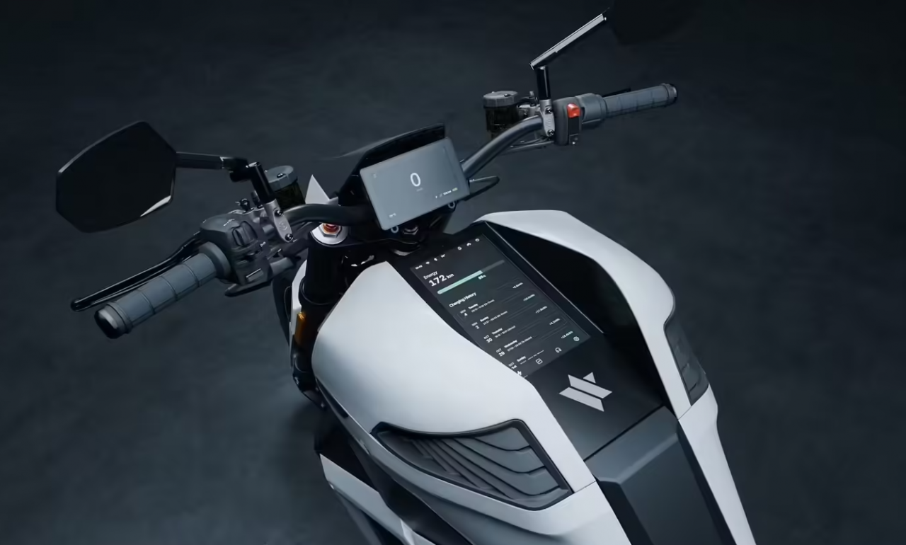 全球首款量產(chǎn)全固態(tài)電池電動摩托車發(fā)布