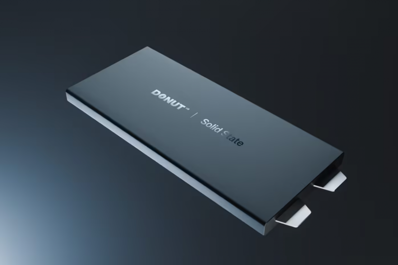 全球首款量產(chǎn)全固態(tài)電池電動摩托車發(fā)布